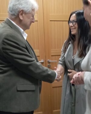 Filiz Taçbaş Instagram - Ege Bölgesi Sanayi Odası (EBSO) Yönetim Kurulu Başkanı, Ender Yorgancılar ile tanışmak beni mutlu etti..Bir mesajında ,“Kadınlarımızın istihdamı ve üretim süreçlerine katılımı, erkeklerimizin ancak yarısı kadardır. Ulu Önder Atatürk’ün dediği gibi, ‘Kadınlarını geride bırakan toplum, geri kalmaya mahkumdur’ ve kadınlarımızın omuzlar üzerinde göklere yükselebilmesinin yolu, korkunç cinayetlere kurban gitmelerini önleyecek düzenlemeleri yapmaktan ve üretim süreçlerine, istihdama çok daha etkin katılmalarını sağlamaktan geçmektedir” dedi.

#ebso #egebölgesisanayiodası