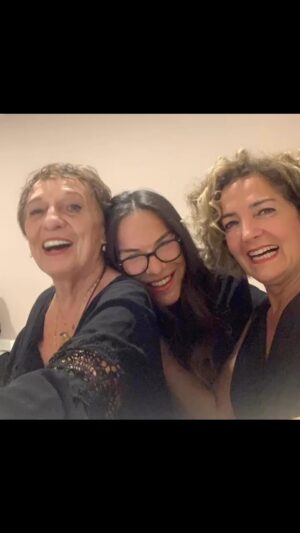 Filiz Taçbaş Instagram - Yıllar geçse de kaldığımız yerden devam.. İyi ki varsınız 🧡♥️💕

Yine masadayııızzz Ayten Ablacığım  @aytenuncuoglu 😉😊😍

#tiyatro #sinema #sanatçı