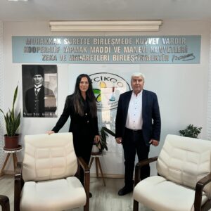 Filiz Taçbaş Instagram - Bayındır Çiçek Üreticileri Tarımsal Kalkınma Kooperatifine ziyarette bulundum. 

Başkanımız Ersoy Sümerkan’a ve çalışanlarına misafirperverliği için teşekkür ederim.

#bayçikoop #kooperatif #i̇zmi̇r #bayındır
