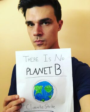 Finn Wittrock Instagram - Couldn’t get down to Foley Square in nyc so I hastily made this sign to show my solidarity with this much needed movement. I’m there in spirit, and with all the youth all over the world who are sticking it to the carbon emitting Man. #climatestrike #strikewithus @thisiszerohour @100isnow and visit @usclimatestrike to find a protest near you!