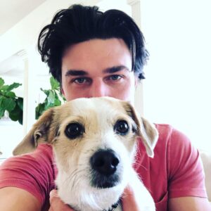Finn Wittrock Instagram - Merry Christmas to all!!🎁🎄🍾🐶