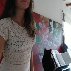 Fiona Horsey Instagram - Y sigo en terapias y clases para fortalecer la voz después de cirugía de quiste! Con esfuerzo, amor y dedicación Si SE PUEDE! Allí voy... 😜😜😜 aunque creo que la gata se asustó y se fue😂😂😂 #cantar #canto #cuerdasvocales #recuperar #singer #therapy #bellaprova #actress #actriz
