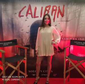 Fiona Horsey Instagram - En el estreno de CALIBAN, ya en cines en Colombia. Cine hecho en Colombia con mucho amor y esfuerzo. Gracias @borkinson por tu creación y visión! Esta en versión inglés original o doblada al español (yo doble uno de mis personajes 😜) #cine #cinecolombiano #actriz #hechoenColombia #caliban #calibanofficial #actress #movies #lovemyjob💕 #amomitrabajo