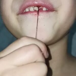 Fiona Horsey Instagram - Mi vídeo favorito del año pasado, cada ver que lo veo me río, me derrito, me lo quiero comer a mordiscos!!! #tbt #hijo #son #dientes #teeth #malvado #risas