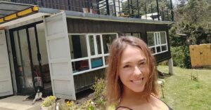 Fiona Horsey Instagram - Feliz con nuestro muro de escalar! So happy with our climbing wall!! #casacontainer #contenedor #containerlifestyle #containerhouse#climbingwall #homesweethome❤️