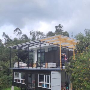 Fiona Horsey Instagram - Aquí esta mi alma, aquí esta mi hogar dondequiera que esté te voy
 recordar. Gracias por tanto, de ti tanto aprendí,  tanto viví,  tanto crecí. 
 Check out el pose de Rose!!

#container #casacontenedor #contenedores #containerhouse #containerhome #homesweethome #dulcehogar