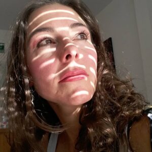Fiona Horsey Instagram - Saludando a la luz! #sol #contemplar #bogotá #fé #keepthefaith #casting #actriz #amomiplaneta #amomitrabajo