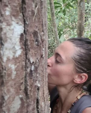 Fiona Horsey Instagram - Un recorrido mágico por el Parque Natural Mana Dulce, Cundinamarca. El Bosque Seco Tropical está lleno de biodiversidad y es un lugar sagrado...desaparece poco a poco y está en nuestras manos salvar lo que queda...será que somos capaces? Salgo con una mezcla de impotencia y esperanza a la vez..el corazon arrugado porque solo queda el 8% de estos bosques, pero inspirada por lugares como Mana Dulce,  que se la juega toda para salvar este pedacito del paraíso! @manadulcereservanatural

#colombia#bosques# bosquesecotropical  #parquesnaturales #conservación #ceiba #pachamama