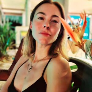 Fiona Horsey Instagram - El renacer, del miedo a la confianza, a eligir vibrar alto!! #headshot #sanar#renacer#healing#amorproprio #love #woman#mujer