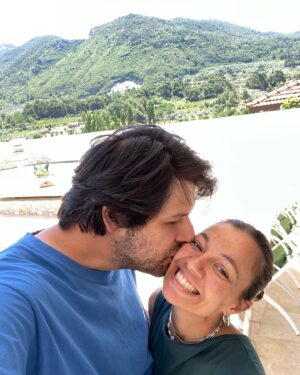 Fırat Albayram Instagram - Bizi bir 6 yıllık evli çek 🕺🕺 Bu evlilik yıldönümümüzü unutamayacağız daha iyisi zor gelir çok güzeldi ❤️❤️ #dünyanınenşanslıadamı