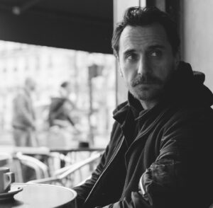 Firat Celik Instagram - Siyah beyaz her zaman tercihimdir 🎈#siyahbeyaz #noiretblanc