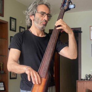 Fırat Tanış Instagram - eşliklerde bu sabah. 
🍃

#ibanezub804