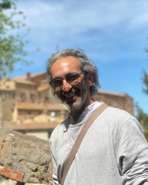 Fırat Tanış Instagram - #Montepulciano dan selam 🍀
Dünyanın çiçek kokan bir güzel coğrafyasından…
Manzara gördüğünüz (ve göremediğiniz) gibi, ama her yeri saran nefis çiçek kokusunu buradan paylaşamıyorum maalesef 😎