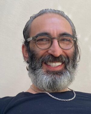 Fırat Tanış Instagram - bakıyorsunuz…
güzel.
ama “kime” bakıyorsunuz ? 
daha güzel ❤️