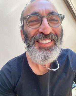 Fırat Tanış Instagram - bakıyorsunuz…
güzel.
ama “kime” bakıyorsunuz ? 
daha güzel ❤️