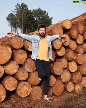 Fırat Topkorur Instagram - Uçmayı düşünüyordum sonra dedim ki "saçmalama Fırat, hipopotamlar uçamaz" 🚀 🦛
📸 @nihatkayin