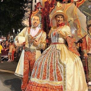 Flávio Furtado Instagram - Padrinhos da @marchabelaflorcampolide em 2014. Um abraço aos meus antigos afilhados e boa sorte na Avenida.