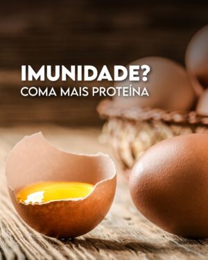Flavio Passos Instagram - As proteínas favorecem a construção e manutenção da massa muscular, e mais: os aminoácidos são essenciais para a saúde e o bom funcionamento cerebral, digestivo e intestinal, a beleza e integridade da pele, a saúde e firmeza dos ossos, os mecanismos de desintoxicação e — importante — o funcionamento do sistema imune.

A ciência demonstra que a baixa oferta de aminoácidos específicos, como arginina, glutamina e cisteína, prejudica a eficiência da função imunológica e aumenta a vulnerabilidade a doenças infecciosas.

Estudos indicam que os aminoácidos atuam nas respostas imunes, modulando a ativação de linfócitos T e B, das células natural killers e dos macrófagos, e também a proliferação de linfócitos e produção de anticorpos.

Arginina e cisteína atuam no funcionamento e proliferação de células T. A cisteína também participa da produção de glutationa, molécula protetora importante para a integridade das células e do organismo. 

A cisteína na forma de N-acetilcisteína (NAC) é ainda mais eficaz para otimizar os níveis de glutationa, além de contribuir na proteção do fígado, ajudar na melhora de problemas respiratórios e na fluidificação e liberação do muco.

Os aminoácidos de cadeia ramificada (BCAA), leucina, isoleucina e valina também agem na resposta dos linfócitos e de outras células do sistema imune.

Todos esses aminoácidos estão em alimentos proteicos — carnes, queijos curados, ovos, iogurte, feijões e extratos em pó, como o whey e a proteína vegana de ervilha e arroz (extratos).

Especificamente para imunidade, a sugestão é o whey protein concentrado, e não hidrolisado ou isolado. Se não for intolerante ao leite, aproveite: é leve, fácil de digerir e delicioso. Para opções do reino vegetal, varie fontes proteicas concentradas, como sementes de abóbora, feijões e leguminosas (ervilha, grão de bico, lentilha etc).

Aumentar o consumo de proteínas NÃO engorda. Pelo contrário, te ajuda a ter menos apetite para amidos e fortalece aspectos da saúde e da imunidade. Os pesquisadores apontam que consumir mais proteína é uma sugestão pró-longevidade.

Marque nos comentários a pessoa com quem você quer compartilhar esse conhecimento 👇