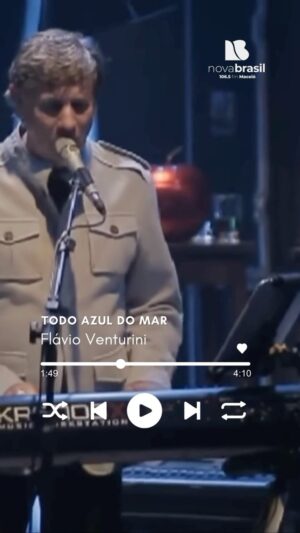 Flávio Venturini Instagram - 🎶 “Quando eu dei por mim nem tentei fugir
Do visgo que me prendeu dentro do seu olhar
Quando eu mergulhei no azul do mar
Sabia que era amor e vinha pra ficar
Daria pra pintar todo azul do céu
Dava pra encher o universo da vida que eu quis pra mim” ✨🎶

#NovaBrasilMaceió #FlavioVenturini #Rádio #Alagoas