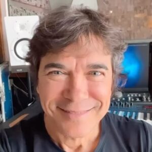 Flávio Venturini Instagram - Olá pessoal!
@miltonguedes é meu primeiro convidado especial, será um prazer dividir o palco com esse cara espetacular.
Já garantiu seu ingresso ?
Mais informações no link da Bio ou nos stories. 
🗓️ 06/10
🏙️ Belo Horizonte - Palácio das Artes.
🎫 Eventim.com.br