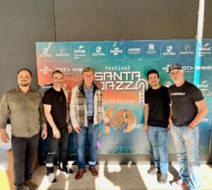 Flávio Venturini Instagram - Obrigado Santa Teresa - ES por essa recepção maravilhosa e foi um prazer tocar no festival de Jazz. @festivalsantajazz 

Próximos shows:
06/06 Taguatinga - DF - entrada franca, retirada de ingressos no link da bio.
10/06 Vitória - ES - SESC Vitória, ingressos no link da bio. 
11/06 Pedro II - Piauí, Festival de inverno.
06/07 São José dos Campos, ingressos no link da bio.
07/07 Ribeirão Preto, ingressos no link da bio.
08/07 São Bernardo do Campo, ingressos no link da bio.
09/07 Campinas, ingressos no link da bio.
22/07 Maria da Fé - MG, festival de inverno. 
28/07 Rio de Janeiro, ingressos no link da bio.
29/07 Salvador, mais informações em breve.