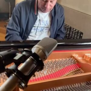 Flávio Venturini Instagram - Que coisa boa…. Músicos incríveis curtindo meu YAMAHA C3X ; ninguém menos que Flávio Venturini @flavioventurinioficial  tocando lindamente e nos brindando com sua presença do estúdio @spaceblues_ , com Alexandre Fontanetti @fontanetti