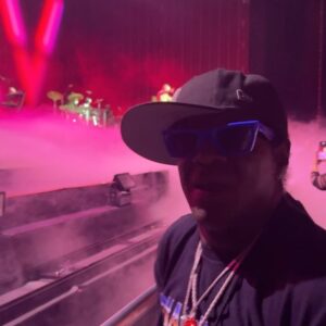 Flavor Flav Instagram - FLAVOR FLAV::: In Vegas at Maroon 5,,, what a time to be alive,!!! Their residency even more 🔥🔥🔥. 👀👀 the shirt.  #M5LV