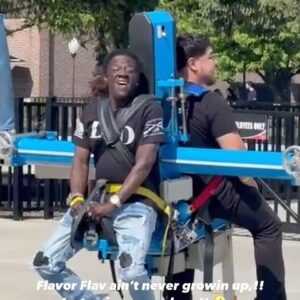 Flavor Flav Instagram - FLAVOR FLAV::: Never grow up,,,, just go up,!! 👍🏾👍🏾👍🏾