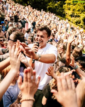 Flemming Viguurs Instagram - 𝗖𝗔𝗣𝗥𝗘𝗥𝗔! ☀️ Genoten van 2 shows in dit prachtige openluchttheater afgelopen zaterdag. Thanks voor de heerlijke energie! ❤️