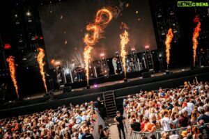 Flemming Viguurs Instagram - 😍CONCERT AT SEA😍
3 jaar achter elkaar dit fantastische festival mogen spelen en nu mochten we de MainStage openen! Wauw wat een energie, wat een heerlijk weer & wat een fijn publiek! Ontzettend bedankt dat we weer mochten spelen op dit prachtige festival❤️

X FLEM

📸: @olerethans