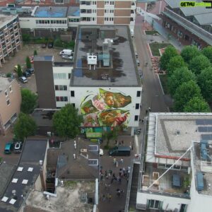 Flemming Viguurs Instagram - “Paracetamollen” - Een buitengewone samenwerking @flemming x @studiogiftig voor het project ‘Music & Murals’. Geïnspireerd op “Paracetamollen” creërde Studio Giftig deze muurschildering hartje Den Bosch.

Aanstaande vrijdag onthullen we alle details in een speciale reel. Mis het niet! 🎬

Muziek: @flemming
Art: @studiogiftig

Speciale dank aan:
Organisatie: @zinindenbosch @kingsofcolors
Modellen: @thisiswils @klaartjevdh
Verf: @veveonl @woodfield1974
Hoogwerker: @peinemann.nl
Gevel: Van Deursen Group
Foto’s: @evido.creative @bennienhuis

#flemming #studiogiftig #musicandmurals #denbosch #streetart #paracetamollen