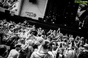 Flemming Viguurs Instagram - 😍CONCERT AT SEA😍
3 jaar achter elkaar dit fantastische festival mogen spelen en nu mochten we de MainStage openen! Wauw wat een energie, wat een heerlijk weer & wat een fijn publiek! Ontzettend bedankt dat we weer mochten spelen op dit prachtige festival❤️

X FLEM

📸: @olerethans