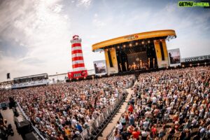 Flemming Viguurs Instagram - 😍CONCERT AT SEA😍
3 jaar achter elkaar dit fantastische festival mogen spelen en nu mochten we de MainStage openen! Wauw wat een energie, wat een heerlijk weer & wat een fijn publiek! Ontzettend bedankt dat we weer mochten spelen op dit prachtige festival❤️

X FLEM

📸: @olerethans