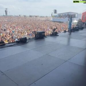 Flemming Viguurs Instagram - 😍CONCERT AT SEA😍
3 jaar achter elkaar dit fantastische festival mogen spelen en nu mochten we de MainStage openen! Wauw wat een energie, wat een heerlijk weer & wat een fijn publiek! Ontzettend bedankt dat we weer mochten spelen op dit prachtige festival❤️

X FLEM

📸: @olerethans
