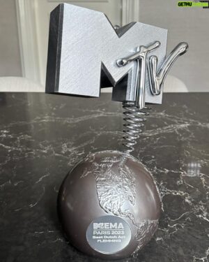 Flemming Viguurs Instagram - Hij is binnen: de MTV EMA Award voor Best Dutch Act 2023. Die gaat een mooi plekje krijgen thuis! Dankjewel voor het stemmen❤️