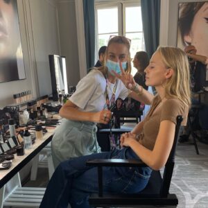 Flora Ofelia Hofmann Lindahl Instagram - I HAVE NO WORDS🤍🤍🤍🤍
This is unbelievable!!. Thank you so so much!
Congratulations to @jessicachastain who I share this honorable award with!
This is beyond anything I could ever imagine.

And of course huge congratulations to @tea_lindeburg who won the award for BEST DIRECTOR. 

I’m so proud and I’m so grateful. Thanks for having me @sansebastianfes 

THANK YOU!<3