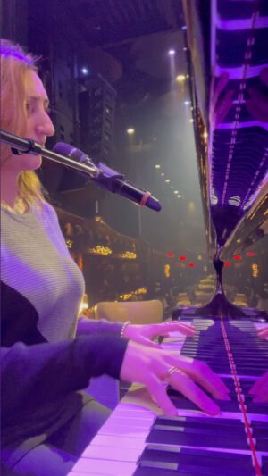 Florence K Instagram - Test de son @casinomontreal 
#jamaicafarewellharrybelafonte
