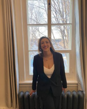 Florence K Instagram - Dimanche matin à 7h15 retrouvez-moi à « Dessine-moi un matin » avec Franco Nuovo pour jaser psycho, sur Ici Radio-Canada Première. 
Cette semaine, je décortiquerai avec vous l’anxiété de performance, dont on entend beaucoup parler ces temps-ci. Mais qu’est-ce qui la définit cette anxiété de performance ? Pourquoi est-elle à l’origine de pensées négatives, comment se manifeste-t’elle sur les plans physiologique et comportemental? Quels sont ses facteurs de risque? Quels en sont les facteurs de protection? Comment agir en amont pour prévenir l’anxiété de performance et quelles sont les pistes d’intervention possible? Anxiété de performance et trac; est-ce qu’on parle de la même chose? 

J’aurai plusieurs réponses pour vous demain matin à la radio! Et au menu musical: je vous jouerai un petit quelque chose d’Orelsan qui cerne bien ce que l’on ressent lorsqu’on a de l’anxiété de performance… à demain! 

#dessinemoiunmatin #chroniquepsycho #anxiétédeperformance