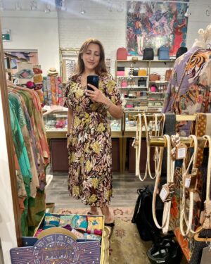 Florence K Instagram - Beaucoup de plaisir à dénicher des trésors au Walk-in, une toute nouvelle caverne d’Ali Baba du Vieux-Montréal, avec un petite robe éco-responsable qui met beaucoup de soleil dans ce mois de juin!