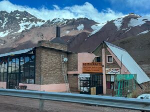 Florencia Berner Instagram - De por ahí,
cuando nos quedamos atrapados 
🫶🏽🏔️