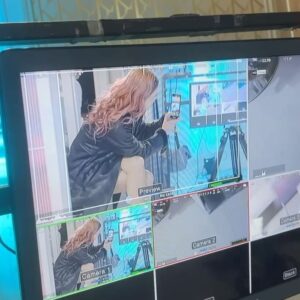 Florencia Berner Instagram - Y terminó en paramount 💔 videos pal recuerdo del backstage 🙌🏻

Gracias a lxs q nos acompañaron en este proceso y a toda la gente linda trabajadora hermosa ❤️ lo pasamos bien y aprendimos mucho muchoo 💪🏻 

Viste el final? @dimeconquienandaschv @paramountplusar @chilevision