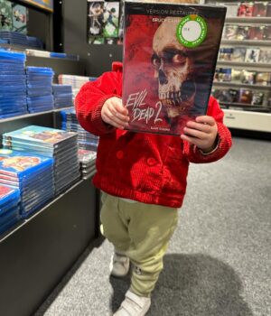 Florent Bernard Instagram - Nous sommes officiellement en train d'écrire le prochain volet de la saga Evil Dead avec @sebvanicek.

Je vous conseille de croiser un Sébastien Vaniček dans votre vie. Là, c'est au delà d'un honneur.