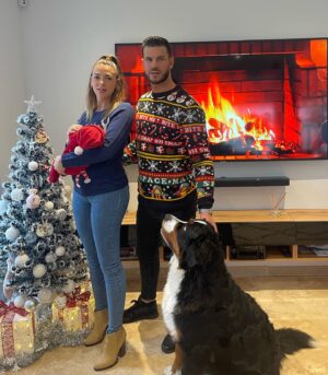 Florent Ré Instagram - Joyeux noël à tous
Premier noël pour jade #2021