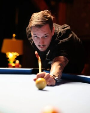 Florian Diedrich Instagram - 1 - Mag dieses Shooting Outfit sehr. Bisschen Darkwear, bisschen Anime Villain Vibes... 
2 - neue Maske 
3 - Wie ich erfahre, dass Bierdeckel-Flippen das nächste Spiel bei den Pub Games ist 😈 
4 - Billard 
5 - Aktuellster Formcheck 
6 - Neues @i.died.rich Shirt 
7 - arbeite immer gerne mit Beton als "Leinwand" 
8 - extrem schönes Bild... kann man lange drauf rumrenken und ich liebe alles daran