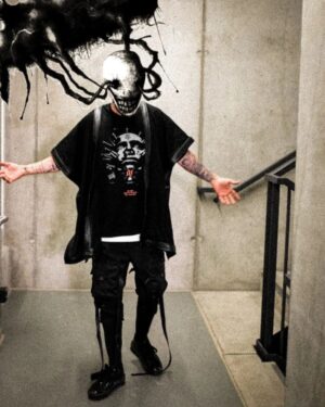 Florian Diedrich Instagram - 1 - Mag dieses Shooting Outfit sehr. Bisschen Darkwear, bisschen Anime Villain Vibes... 
2 - neue Maske 
3 - Wie ich erfahre, dass Bierdeckel-Flippen das nächste Spiel bei den Pub Games ist 😈 
4 - Billard 
5 - Aktuellster Formcheck 
6 - Neues @i.died.rich Shirt 
7 - arbeite immer gerne mit Beton als "Leinwand" 
8 - extrem schönes Bild... kann man lange drauf rumrenken und ich liebe alles daran
