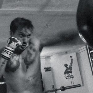 Florian Diedrich Instagram - Progress Update. Nach meiner OP nach dem Bauchdeckenriss hab ich einiges umgestellt, weil ich mich einfach nicht getraut habe wieder mit den selben Gewichten zu arbeiten. Ich bin wieder zu mehr Explosivkraft gewechselt, komplexere Übungen, mehr Spaß durch Skaten, BMX, regelmäßig wieder am Sandsack trainieren... Ich habe sehr lange versucht einfach mehr Masse aufzubauen, es fiel mir aber einfach immer schwerer und momentan bin ich ziemlich happy wie es läuft und der Progress gefällt mir. Kraft kommt auch wieder, Gewichte steigern sich wieder langsam, aber stetig und KFA Ziel rückt langsam auch in Sicht... Bin gespannt, wie der Sommer wird. 
An alle, die auch gerade ihre ganz persönlichen Ziele im Sport verfolgen, wie auch immer die für euch aussehen werden, ich wünsche euch viel Spaß dabei, haltet durch und denkt immer dran. Man kann nicht jeden Tag motiviert sein, aber man ist jeden Tag glücklicher darüber, durchgezogen zu haben, als sich darüber zu ärgern, das man sich nicht aufraffen konnte... Haltet durch! Ihr seid auf dem richtigen Weg!