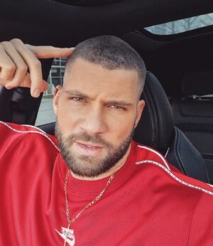 Florian Munteanu Instagram - Back to shaved head ⚔️