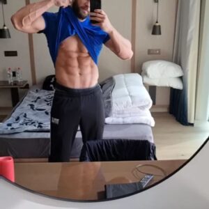 Florian Munteanu Instagram - If this is not ready nothing ever will be ⚔️👊🏼
Let's goooo ⚔️🔥⚔️