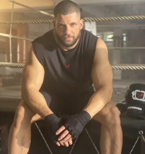Florian Munteanu Instagram - Coming soon ⚔️ #distorted #bignasty