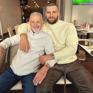 Florian Munteanu Instagram - Tata ❤️